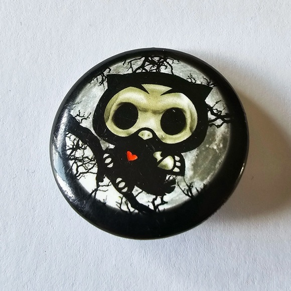 6 Assorted Pins - Picture 3 of 8